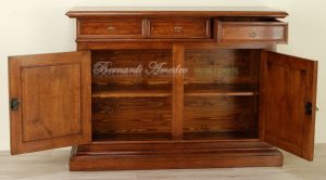 Credenza arte povera in legno massello di noce con intarsio in bois de rose